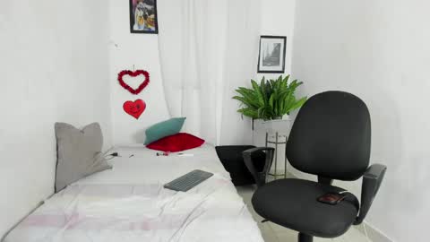Snapshot of sweet_rose72 chatting on 05/16/26, 12:40 sweet_rose72 online show from 05/16/26, 12:40