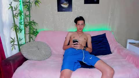 Start 18 year  Noa 19 year online show from 02/22/25, 08:42