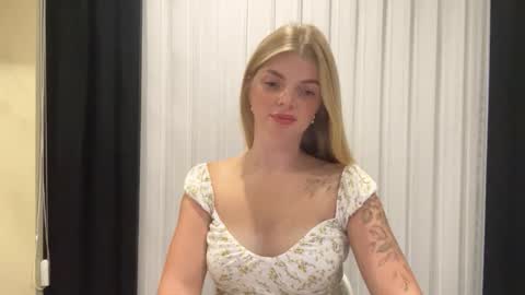 Snapshot of sweet_sinn_ chatting on 09/19/25, 08:31 Mira online show from 09/19/25, 08:31