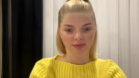 Snapshot of sweet_sinn_ chatting on 10/03/25, 08:28 Mira online show from 10/03/25, 08:28