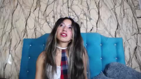 Snapshot of sweet_skylove_ chatting on 01/04/25, 04:11 Adriana online show from 01/04/25, 04:11
