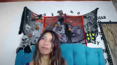 Snapshot of sweet_skylove_ chatting on 10/17/25, 04:09 Adriana online show from 10/17/25, 04:09