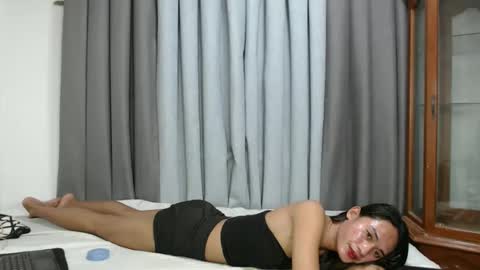 Snapshot of sweet_sofie69 chatting on 10/23/25, 05:44 SOFIE online show from 10/23/25, 05:44