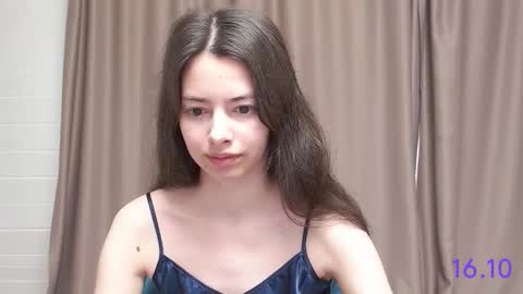 Snapshot of sweet_sweet_angel chatting on 10/16/25, 04:13 Angel online show from 10/16/25, 04:13