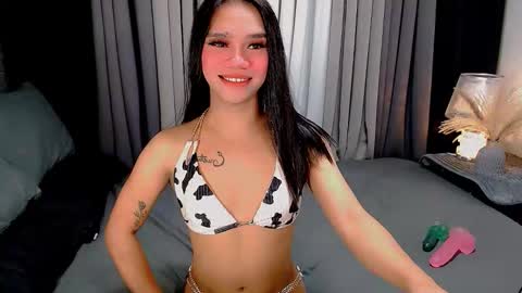 Snapshot of sweet_zoey12 chatting on 10/15/25, 02:39 bea takashi online show from 10/15/25, 02:39