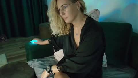 Ania online show from 09/18/25, 10:23