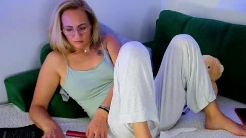 Ania online show from 04/21/26, 01:42