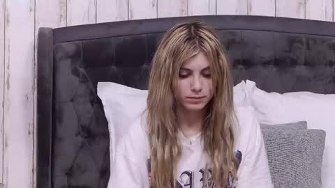 Snapshot of sweetanisia chatting on 09/15/25, 10:15 Anisia online show from 09/15/25, 10:15