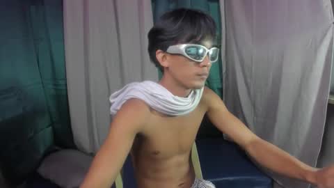 Snapshot of sweetasianrobertxxx chatting on 02/18/26, 06:26 Robert online show from 02/18/26, 06:26