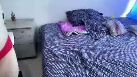 Snapshot of sweetaura0_0 chatting on 02/13/26, 05:42 SweetAura0 0 online show from 02/13/26, 05:42