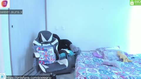 SweetAura0 0  online show from 04/21/26, 05:50