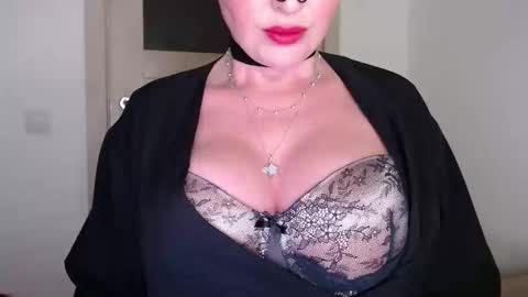 Snapshot of sweetberryxxx chatting on 10/19/25, 12:11 Diana online show from 10/19/25, 12:11