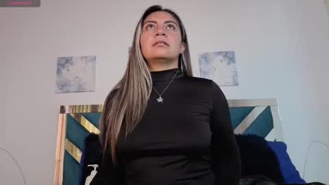 Snapshot of sweetblueberry_ chatting on 10/01/25, 01:17 Cinthia online show from 10/01/25, 01:17