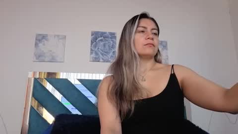 Snapshot of sweetblueberry_ chatting on 10/15/25, 12:38 Cinthia online show from 10/15/25, 12:38