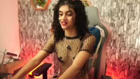 Salom independent model online show from 04/17/26, 07:50