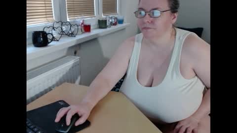 Snapshot of sweetboobs85h chatting on 02/07/25, 12:28 Sweetboobs85h online show from 02/07/25, 12:28