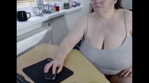 Snapshot of sweetboobs85h chatting on 02/12/25, 01:16 Sweetboobs85h online show from 02/12/25, 01:16