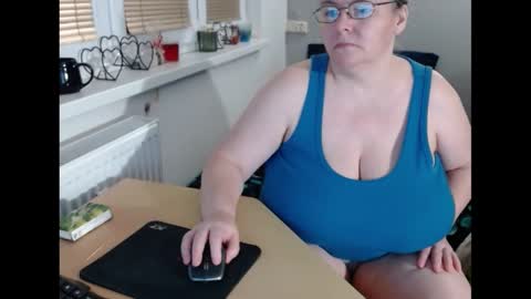 Snapshot of sweetboobs85h chatting on 02/19/25, 06:10 Sweetboobs85h online show from 02/19/25, 06:10