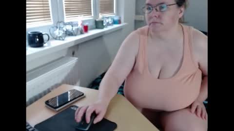 Snapshot of sweetboobs85h chatting on 03/11/25, 08:30 Sweetboobs85h online show from 03/11/25, 08:30