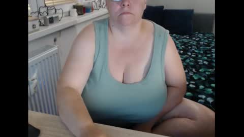 Snapshot of sweetboobs85h chatting on 09/08/25, 05:56 Sweetboobs85h online show from 09/08/25, 05:56