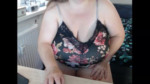 Snapshot of sweetboobs85h chatting on 09/10/25, 08:36 Sweetboobs85h online show from 09/10/25, 08:36