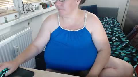 Snapshot of sweetboobs85h chatting on 09/19/25, 07:25 Sweetboobs85h online show from 09/19/25, 07:25
