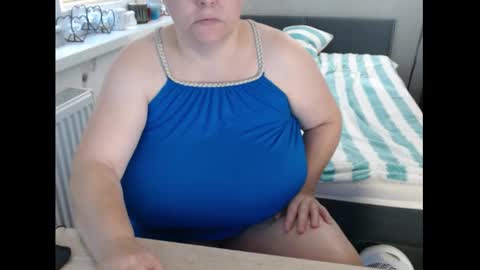 Snapshot of sweetboobs85h chatting on 10/14/25, 07:42 Sweetboobs85h online show from 10/14/25, 07:42