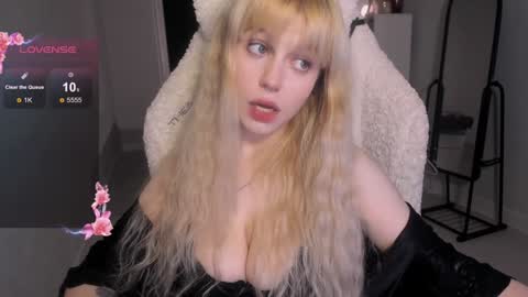 Snapshot of sweetcheecksmolly chatting on 12/20/24, 12:19 Lisa online show from 12/20/24, 12:19