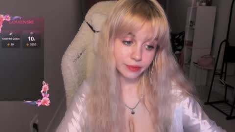 Snapshot of sweetcheecksmolly chatting on 12/30/24, 10:23 Lisa online show from 12/30/24, 10:23
