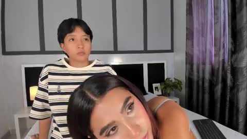 Snapshot of sweetcoupple chatting on 10/13/25, 06:41 Eva Short hair girl - Victoria Long red hair online show from 10/13/25, 06:41