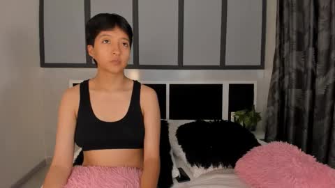 Eva Short hair girl  - Victoria Long red hair online show from 11/28/25, 10:34