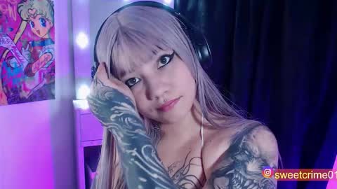 Snapshot of sweetcrime chatting on 10/11/25, 04:33 Independent model online show from 10/11/25, 04:33