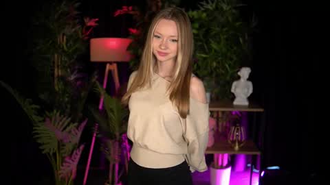 Lina online show from 02/15/26, 08:35