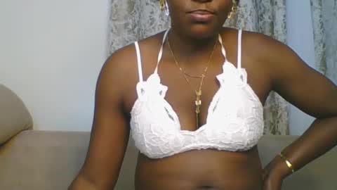 Snapshot of sweetdarkskin chatting on 06/27/26, 02:05 CLARIS online show from 06/27/26, 02:05