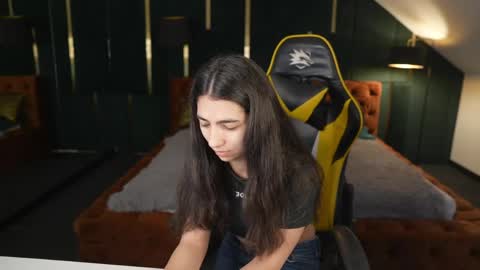 Amelia online show from 04/22/26, 06:27