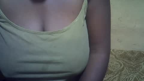Snapshot of sweetdivah2 chatting on 06/19/26, 02:05 divinah online show from 06/19/26, 02:05