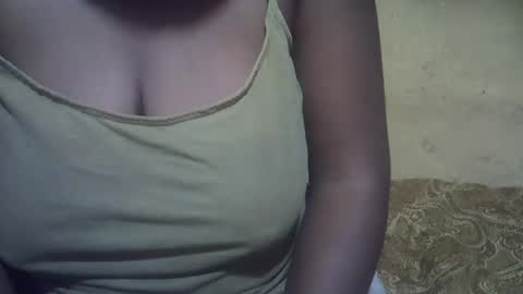 Snapshot of sweetdivah2 chatting on 07/17/26, 12:06 divinah online show from 07/17/26, 12:06