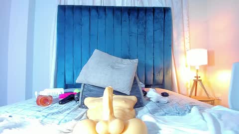Snapshot of sweetebony_69 chatting on 12/30/24, 05:44 Mia online show from 12/30/24, 05:44
