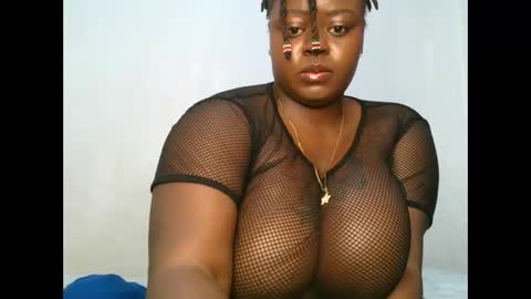 Snapshot of sweetest_snack chatting on 11/25/25, 04:12 sweetest_snack online show from 11/25/25, 04:12