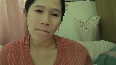 Snapshot of sweetfilipinawet chatting on 12/01/25, 04:45 Stacy online show from 12/01/25, 04:45