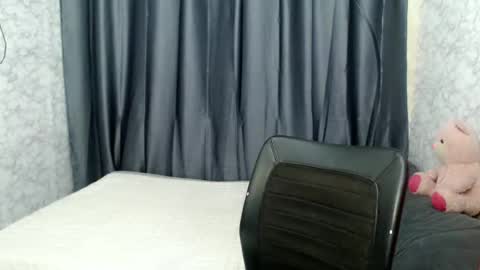 Snapshot of sweetgirl_jen chatting on 06/21/26, 11:51 PureJenny online show from 06/21/26, 11:51