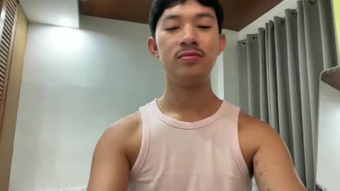 Snapshot of sweetguy102103 chatting on 11/03/25, 12:02 khrayan online show from 11/03/25, 12:02