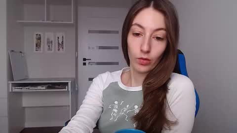 Emma  online show from 11/21/25, 09:41