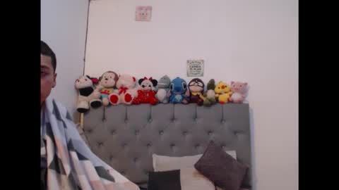 Snapshot of sweethoney22_ chatting on 01/25/25, 11:23 Sabrina y Eliot online show from 01/25/25, 11:23