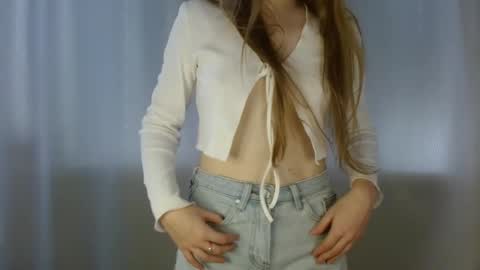 Annie online show from 09/16/25, 12:06