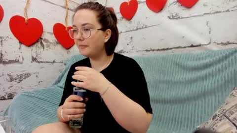 Snapshot of sweetie_rozzy chatting on 05/08/26, 01:33 ROZZY online show from 05/08/26, 01:33