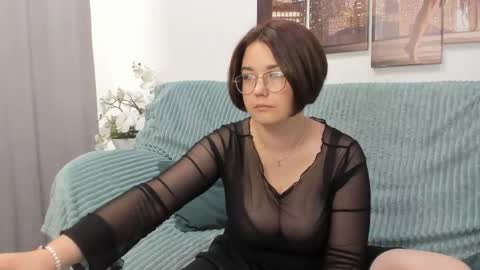 Snapshot of sweetie_rozzy chatting on 05/17/26, 01:25 ROZZY online show from 05/17/26, 01:25
