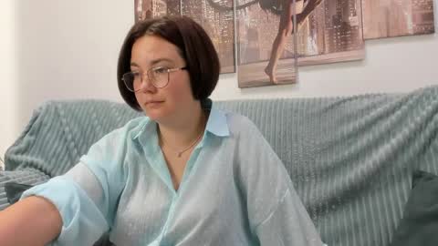 Snapshot of sweetie_rozzy chatting on 06/04/26, 01:44 ROZZY online show from 06/04/26, 01:44