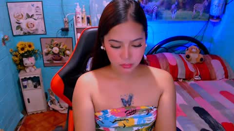 Nicole online show from 01/29/25, 01:27