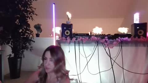 Snapshot of sweetjewlez chatting on 11/14/25, 01:37 sweetjewlez online show from 11/14/25, 01:37